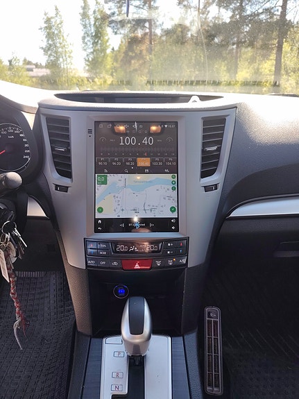 Android-navigaattori ja soitin Subaru Legacy / Outbackiin