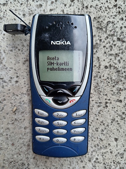 Nokia 8210
