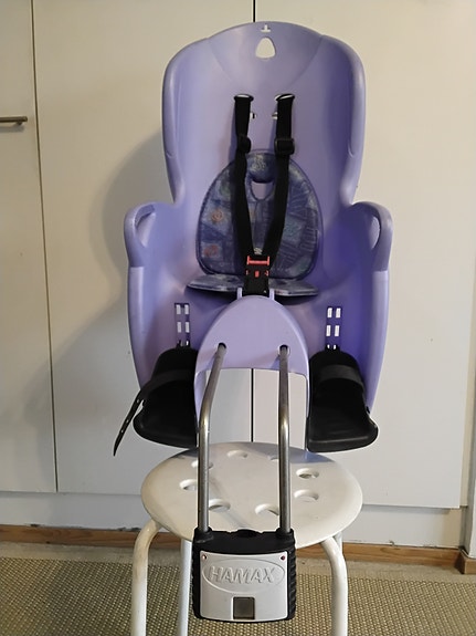 Lastenistuin polkupyörän Hamax.