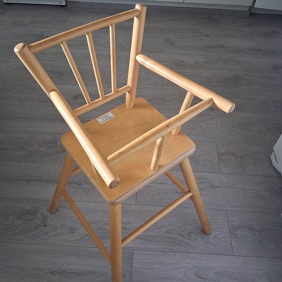 IKEA puinen syöttötuoli