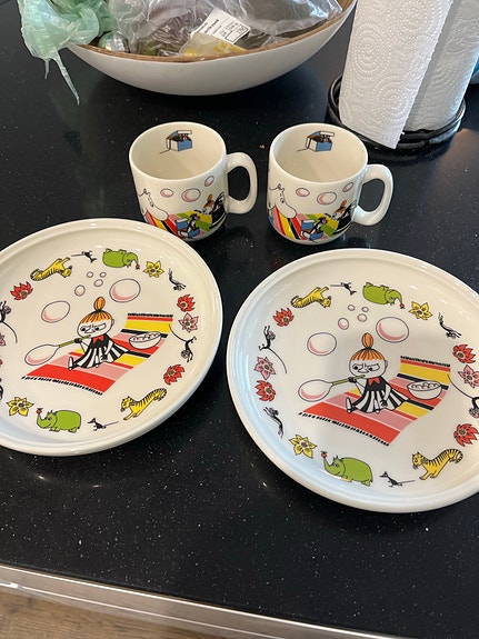 Arabia Muumi lasten lautaset ja mukit setti x2