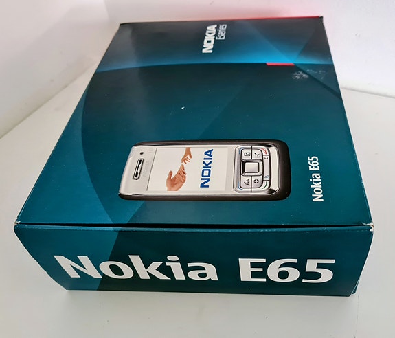 Nokia E65 puhelin