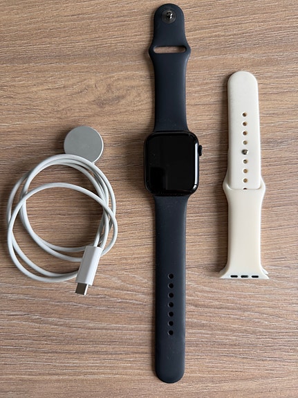 Apple Watch Series 7 (GPS) + 2 ranneketta