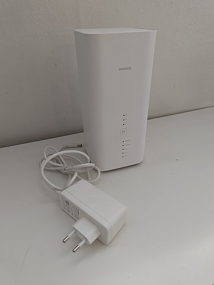 Huawei b818-263 4G-modeemi / reititin (DNA-mokkula))