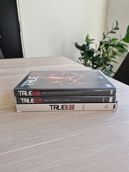 True Blood dvd-boksit kaudet 1, 3 ja 4