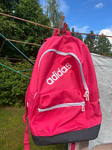 Pinkki Adidas reppu + penaali