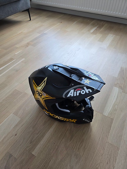 Airoh Rockstar crossikypärä, koko L (59–60 cm)