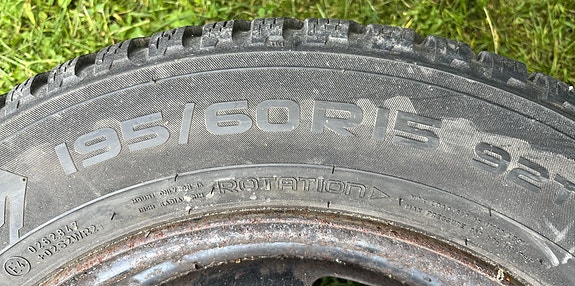 Citroen C3 Picasso 195/60r15 nastarenkaat vanteilla