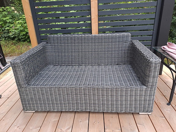 Polyrottikinen sohva