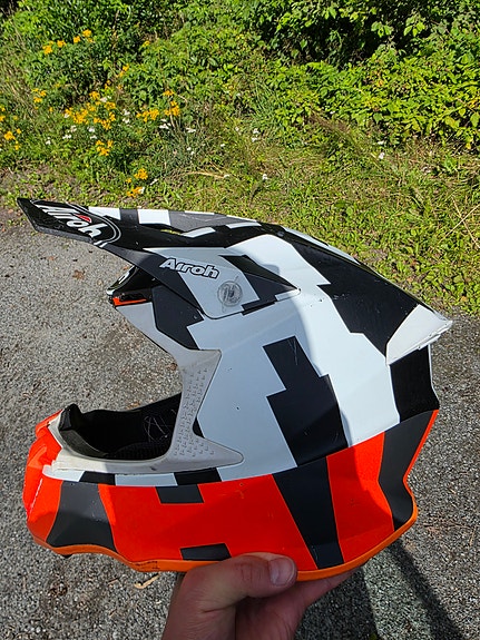 Airoh crossikypärä, koko S (55–56 cm)