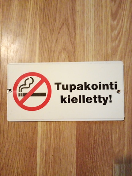 Tupakointi kielletty -kyltti