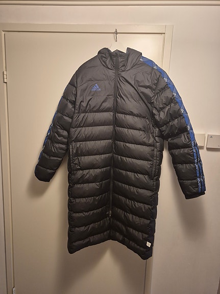 Adidas pitkä toppatakki XL musta