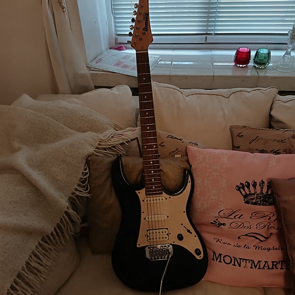 Ibanez sähkökitara musta