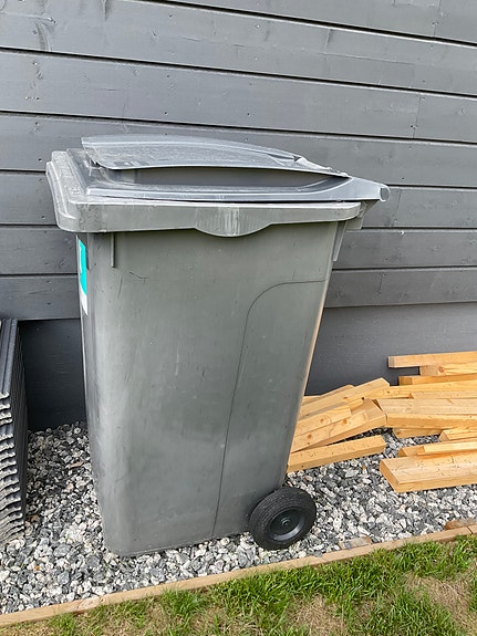 240l jäteastia