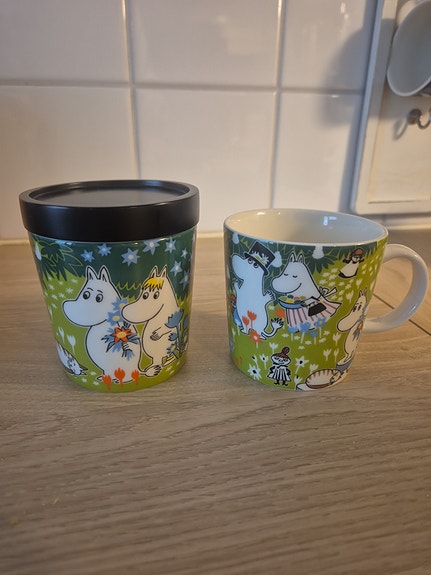 Tove 100 muumimuki ja muumipurkki