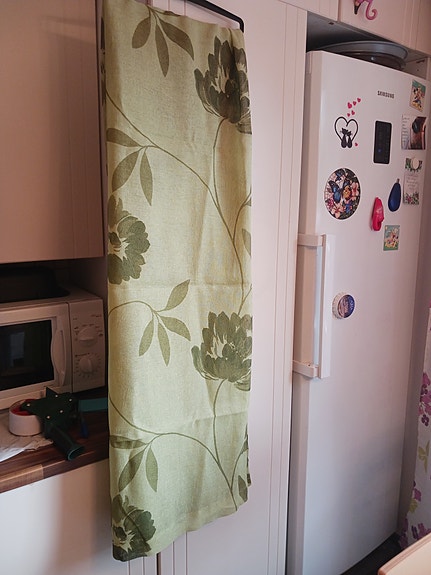 vihreä kukkakuvioinen verho x2