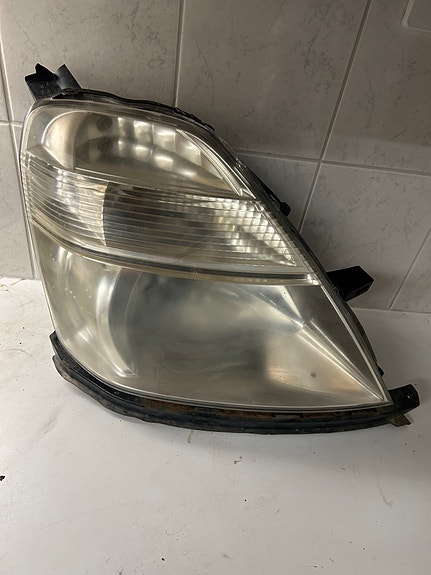 Honda stream oikeanpuolen ajovaloumpio
