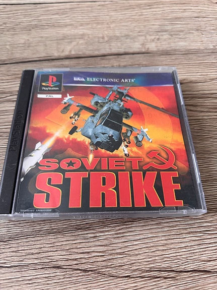 PlayStation Soviet Strike peli