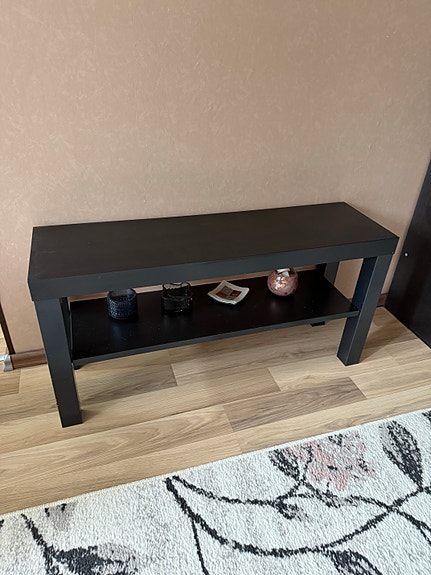Ikean Lack-tv-taso, musta