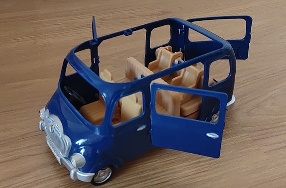 Sylvanian Families -iso perheauto