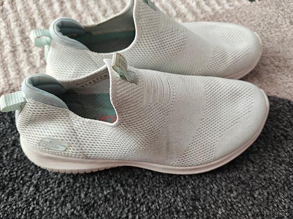 Annetaan skechers kengät