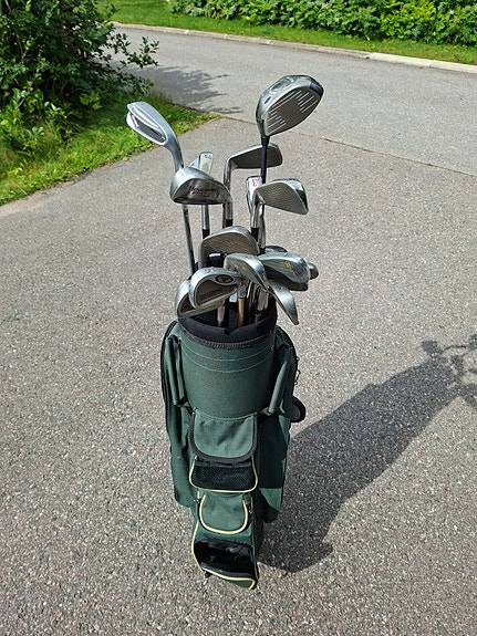 Golfmailasetti ja bägi