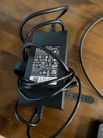 Dell K17A telakka ja virtalähde