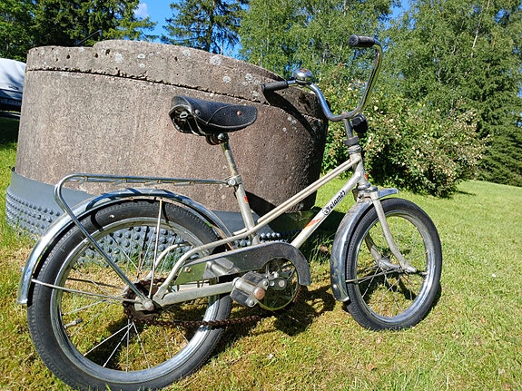Lasten vanha polkupyörä