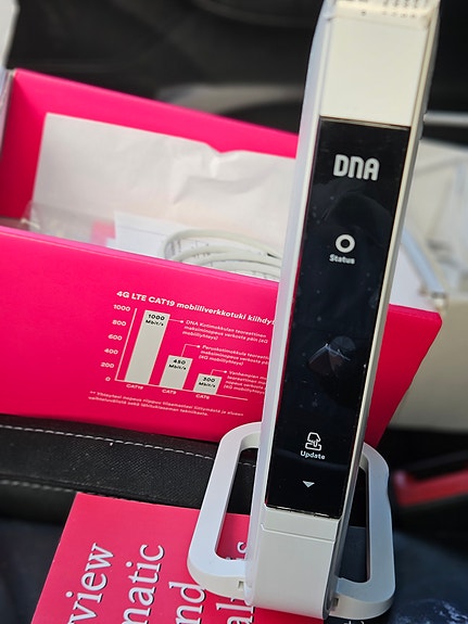 DNA 4G LTE -modeemi ja reititin. / High speed 4G Moderm