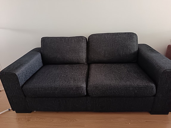 Myydään 2 sohvaa