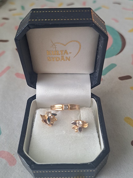 14 k timanttisormus + korvakorut zirkonilla