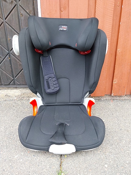 Britax Römer Kidfix II XP turvavyöistuin 15–36 kg musta