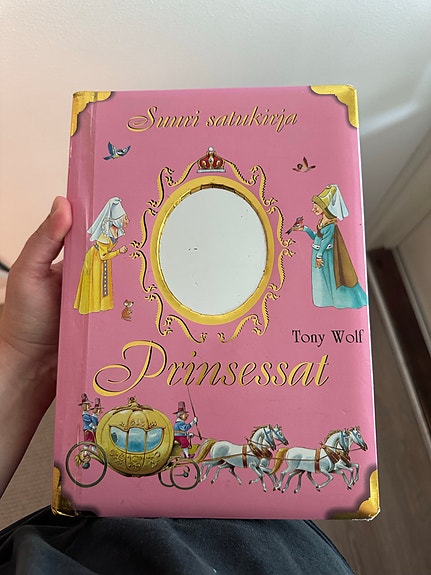 Suuri satukirja - Prinsessat (Tony Wolf) Lastenkirja