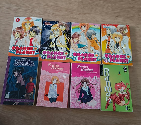Manga kirjat 1€/kpl.