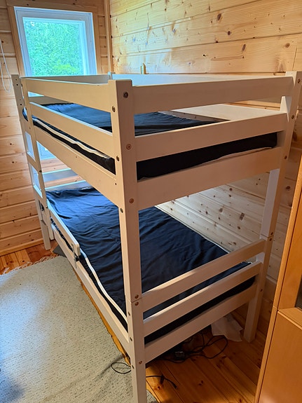 Pieni kerrossänky + Bedit zipit sängynpeitteet