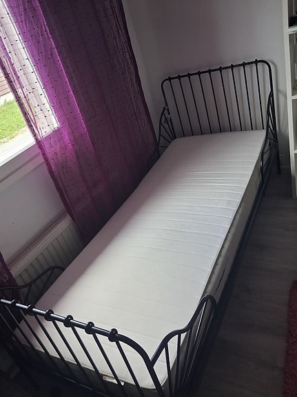 Ikea minnen sänky patjoineen