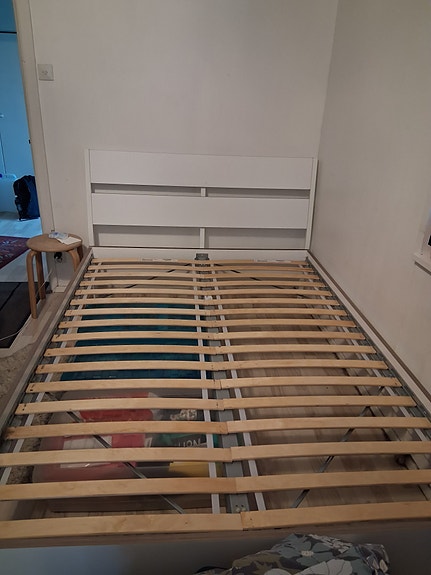 Annetaan IKEA TRYSIL sängyn runko 140cm