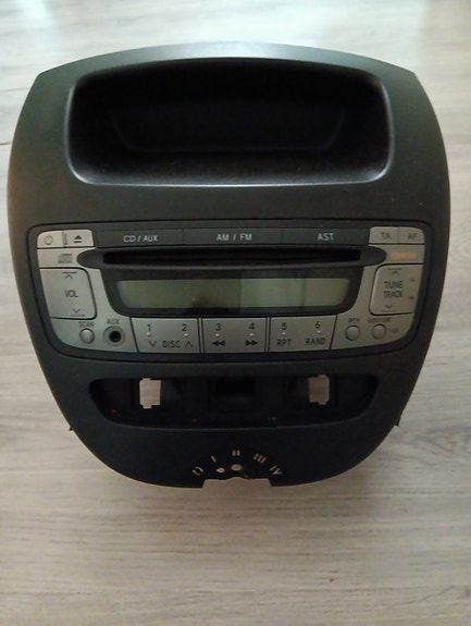Toyota Aygo 2008 alkuperäinen CD-soitin