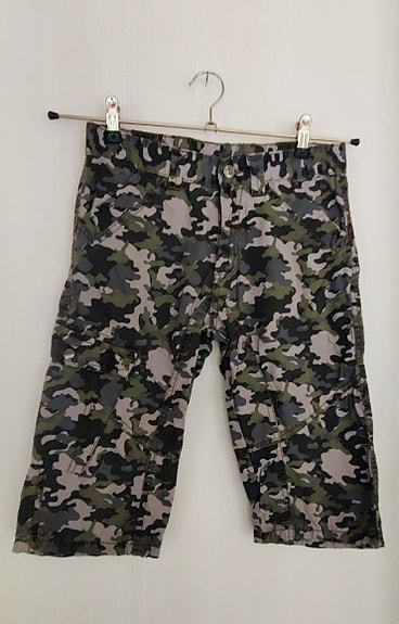 Maastokuvioiset shortsit, 134