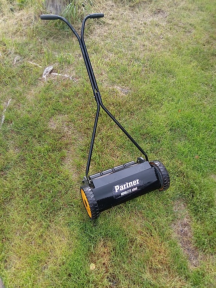 Partner käsikäyttöinen ruohonleikkuri