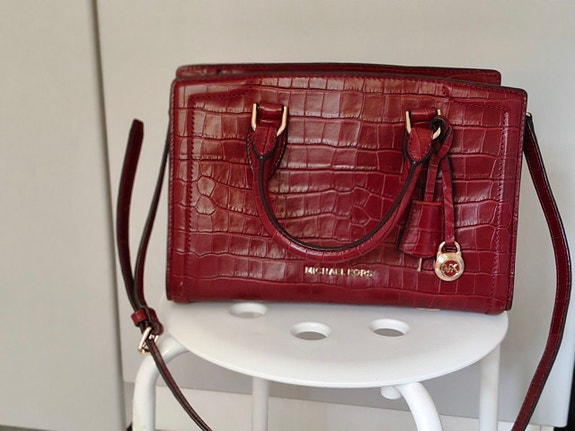 MICHAEL KORS laukku Hinta:50 € Pituus: 30 cm