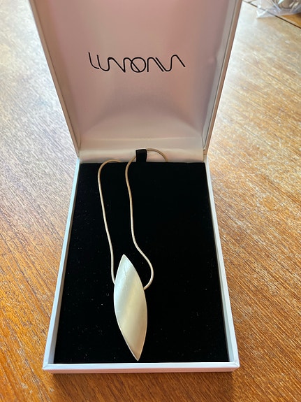 Lumoava kaukakoru / riipus