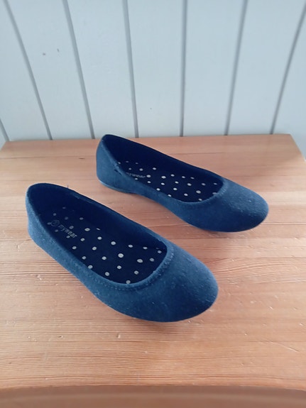 Mustat ballerinat 39
