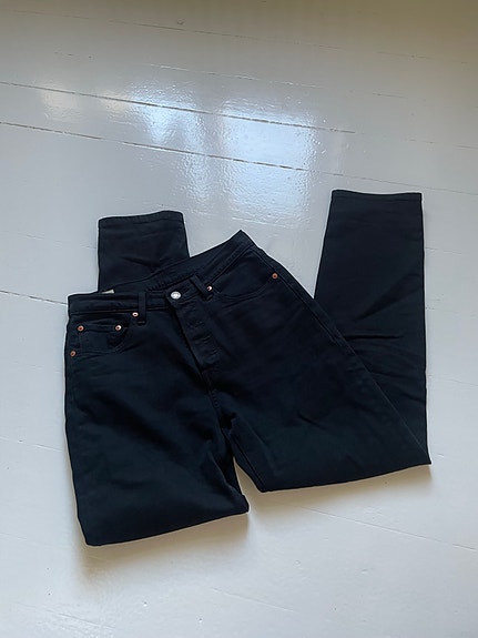 Levi's mustat farkut, malli 501 Crop, koko 27 x 30. Laadukkaat upeat farkut.