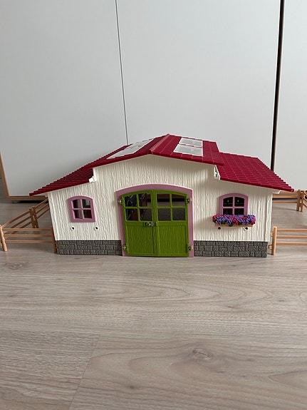 Schleich hevostalli