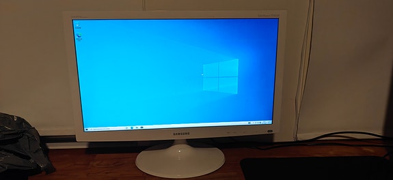 Samsung TV 24" valkoinen