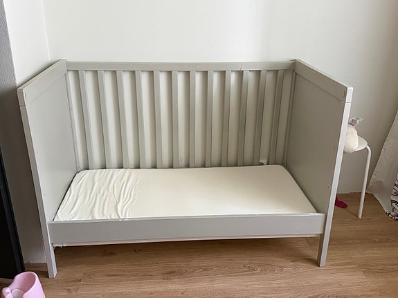 IKEA pinnasänky harmaa