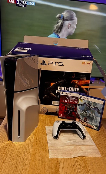 PS5 Slim 1TB Disc COD Bundle + 2 peliä - Tampere Shadows + Horizon - Tampere