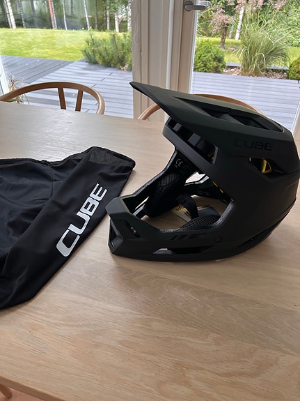 Cube MTB Descender fullface täyskypärä L musta