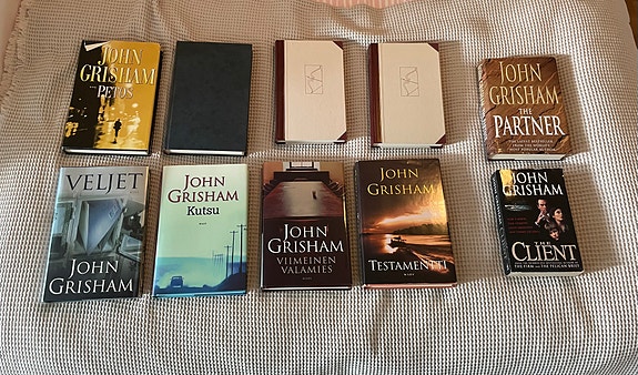 John Grisham kirjoja fin/eng
